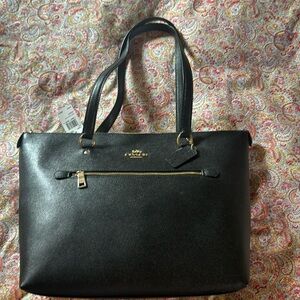 New black Coach shoulder bag NWT